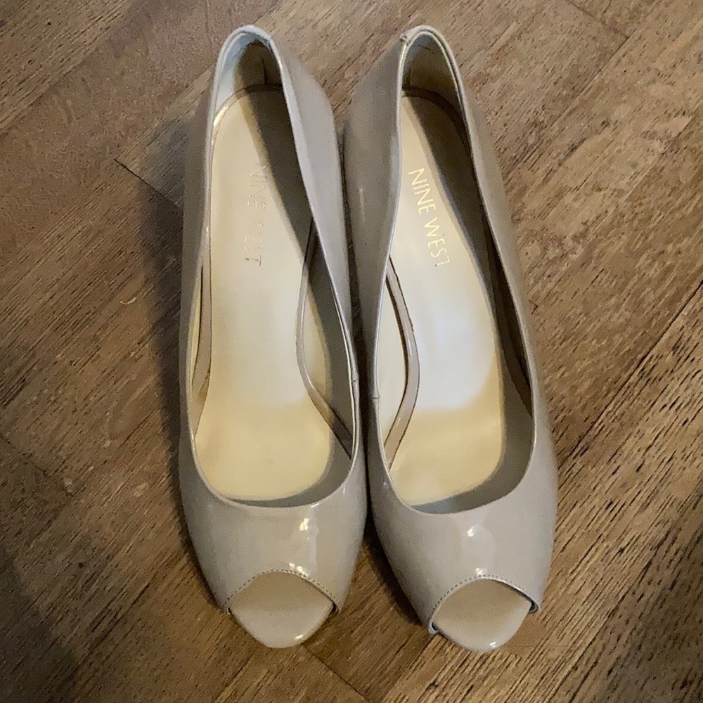 Nine West peep toe heels size 8 patent leather